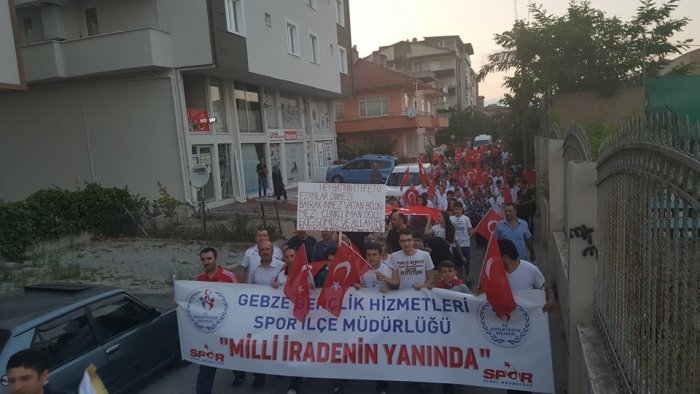 Ülke için yürüdüler