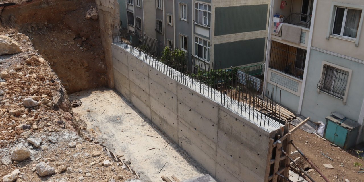 İstinat duvarı yenileme  çalışmaları devam ediyor