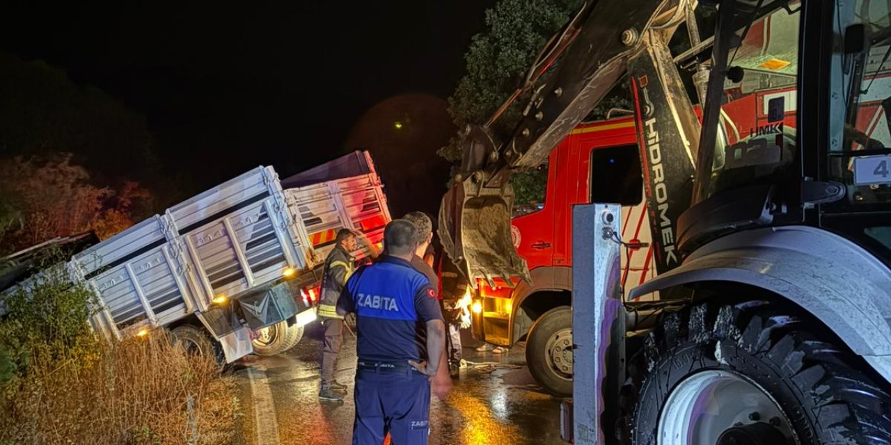 Kamyonet Yoldan Çıktı, Ekipler Seferber Oldu