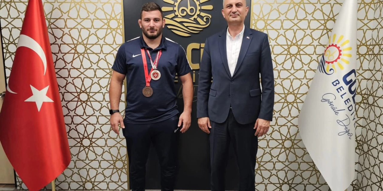Abdülrefik Öner başpehlivan oldu
