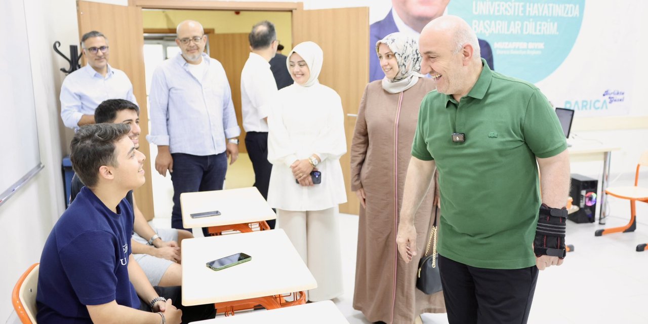 Başkan Bıyık YKS Tercih  Noktası'nı Ziyaret Etti
