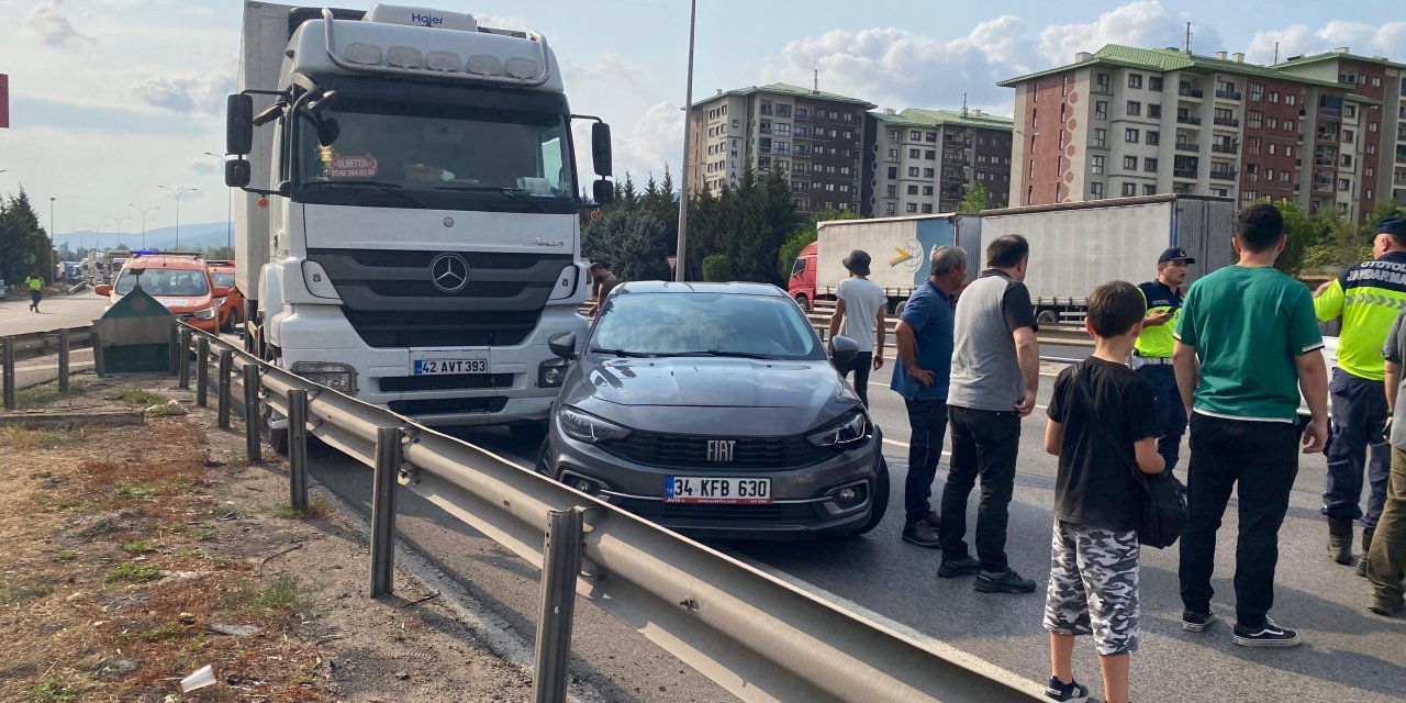 Kocaeli TEM Otoyolu’nda 4 araçlı zincirleme kaza