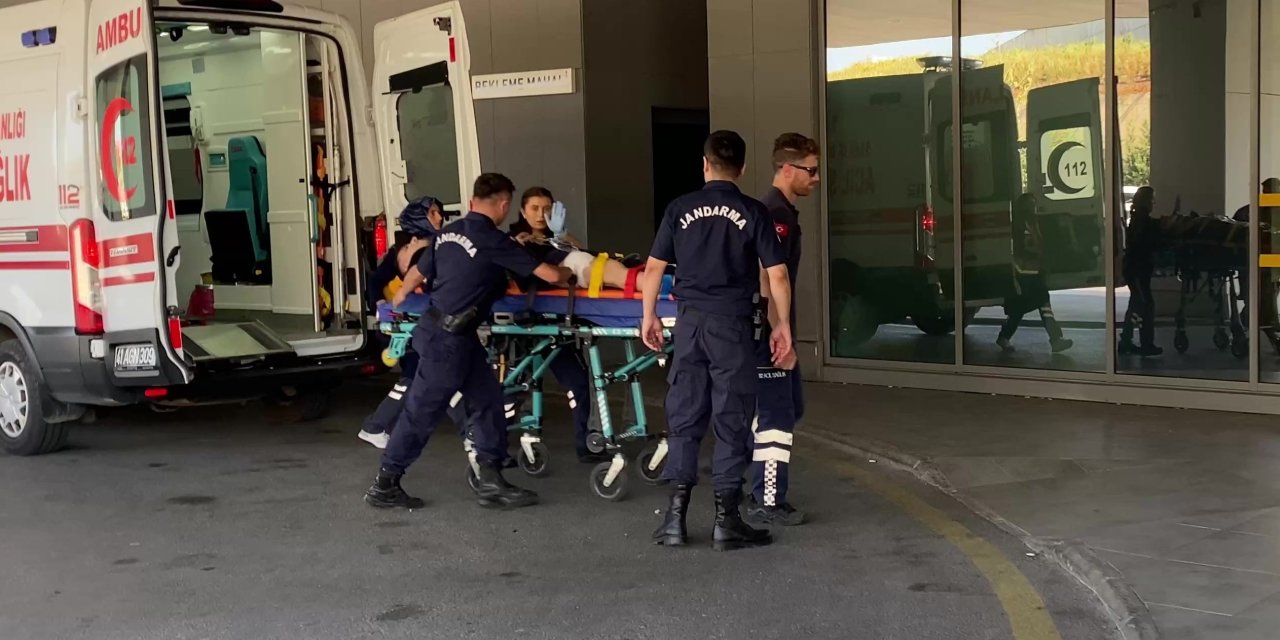 Jandarma personeli bacağından vuruldu
