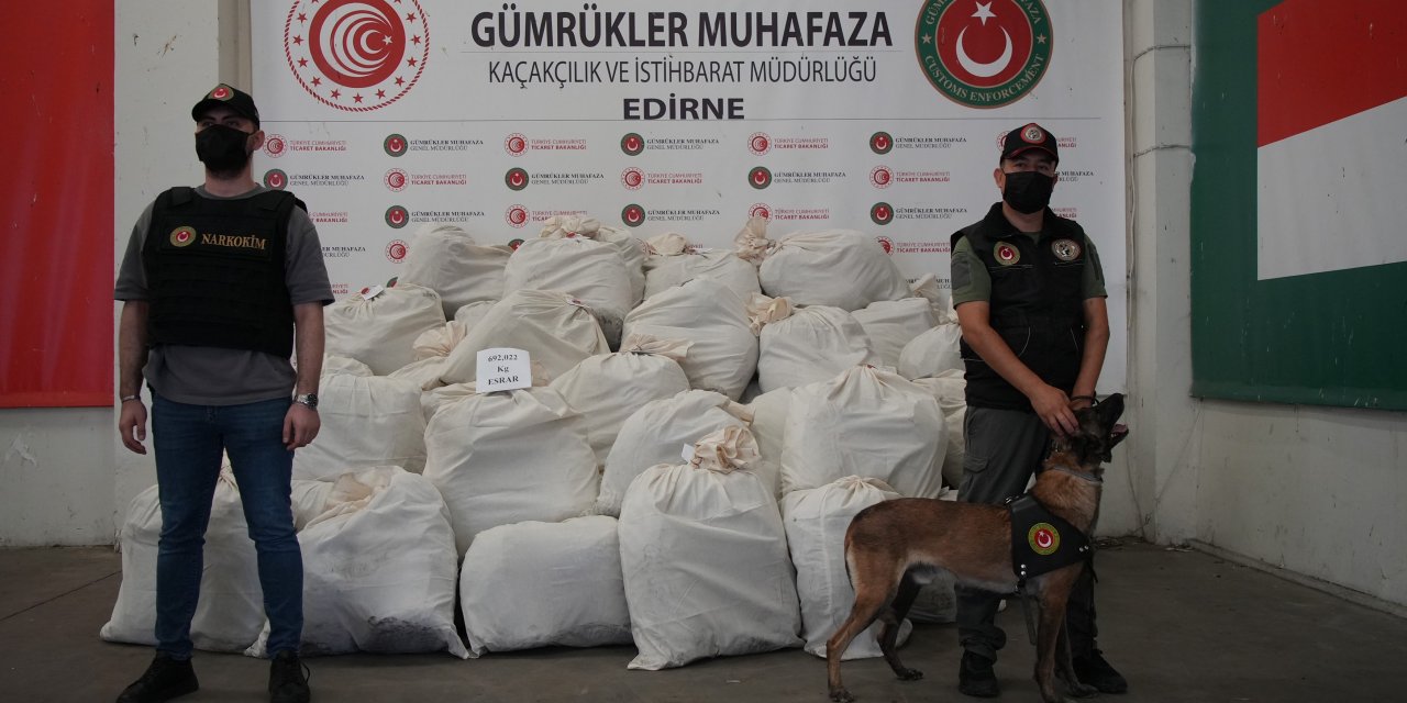 Boya kutularında 692 kilo esrar yakalandı!