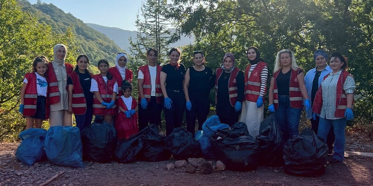 BBP KADIN KOLLARI:    Ateşe Değil, Yeşile Dokun!
