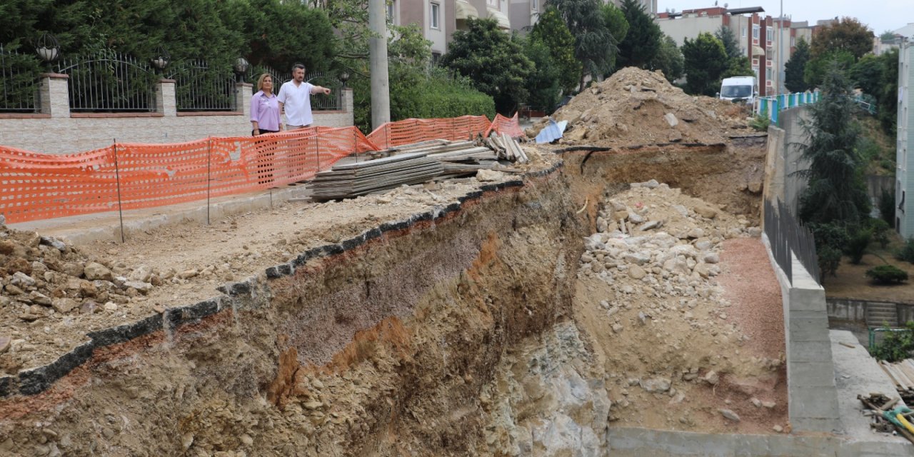 İstinat duvarı çalışmasını yerinde denetledi
