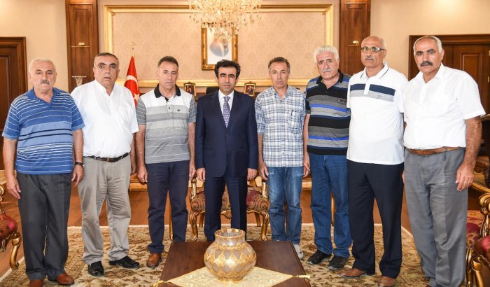 Vali Güzeloğlu vakıf yöneticilerini kabul etti