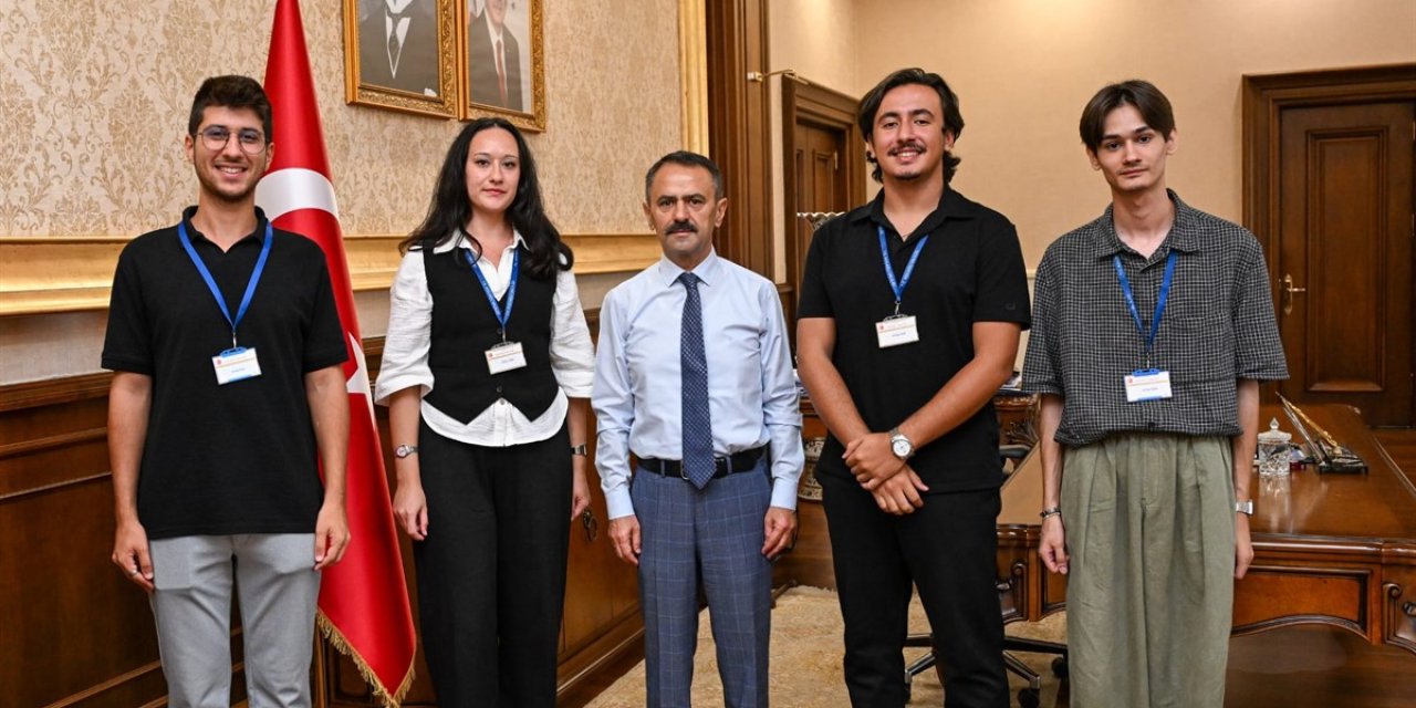 Vali Aktaş Staj Yapan Öğrencileri Kabul Etti