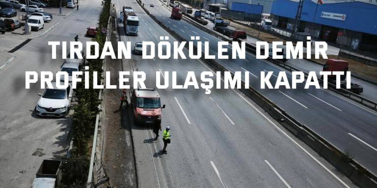Tırdan dökülen demir  profiller ulaşımı kapattı