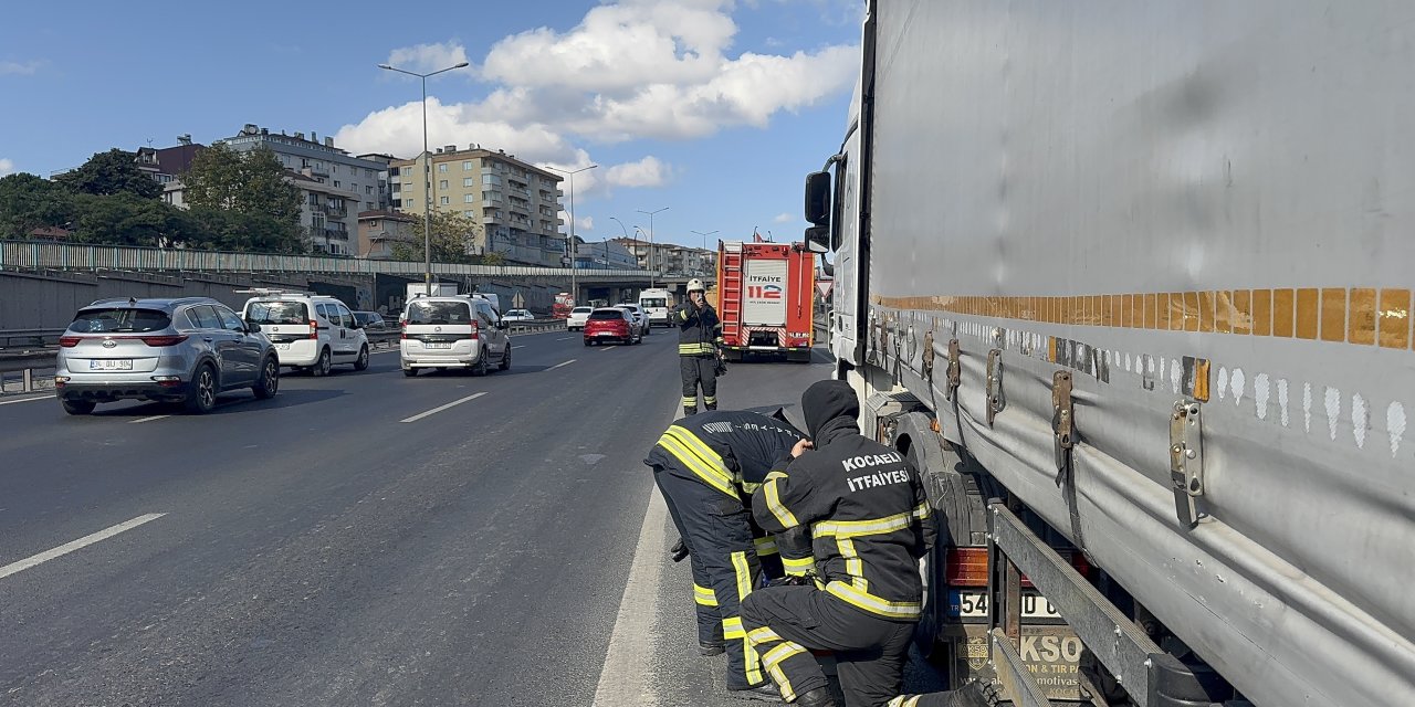 Seyir halindeki tırda yangın