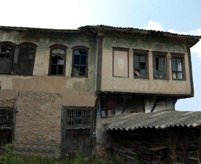 Yıkılan konak restore edilecek!