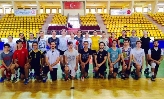 Voleybolcular çalışıyor
