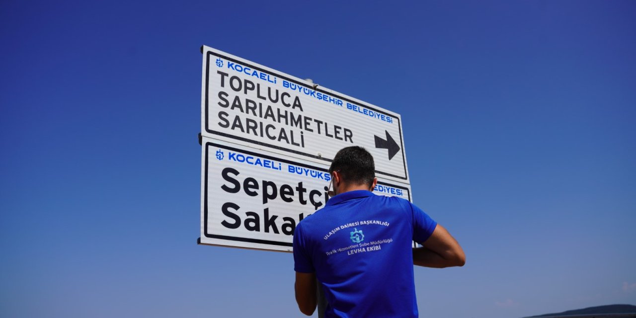 Kırsal ulaşımda levhalar yenileniyor