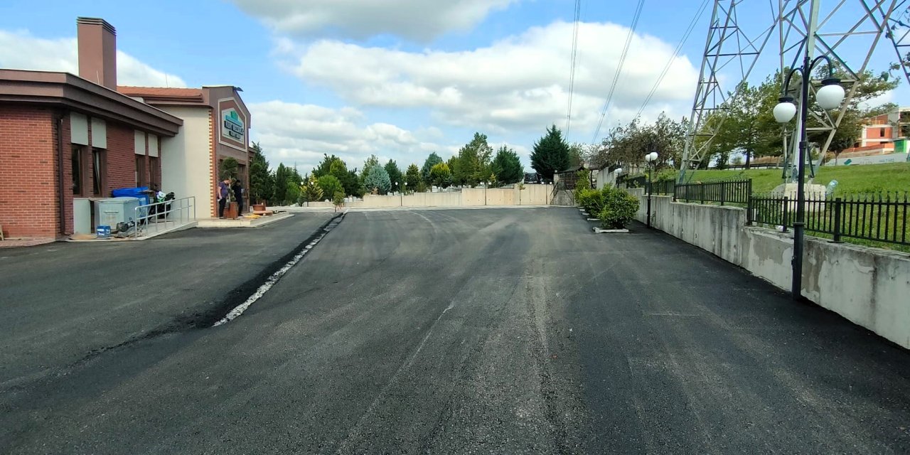 Kent Mezarlığı’nda yollar ve otopark asfaltlandı