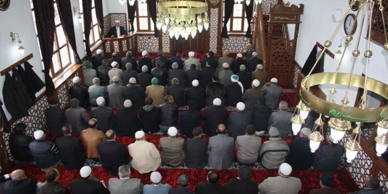 29 Ağustos 2025 Cuma Namazı Saat Kaçta? İstanbul, Ankara, İzmir ve Kocaeli İçin Cuma Vakitleri ve Günlük Namaz Saatleri