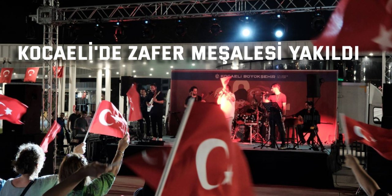 Zafer meşalesi Milli İrade Meydanı’nda yakıldı