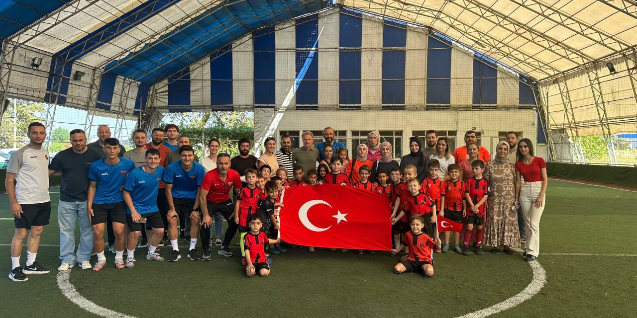 Gölcükspor Futbol Akademisi’nden anlamlı kutlama!