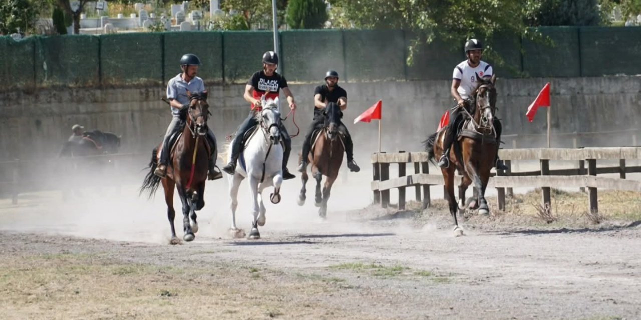 Rahvan At Yarışı Gölcük Koşusu Nefesleri Kesti