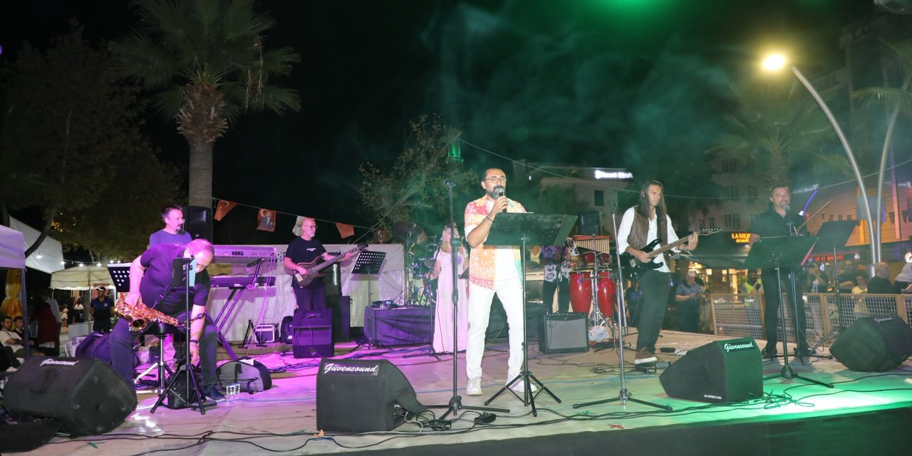 Siyamlar Grubundan Muhteşem Konser