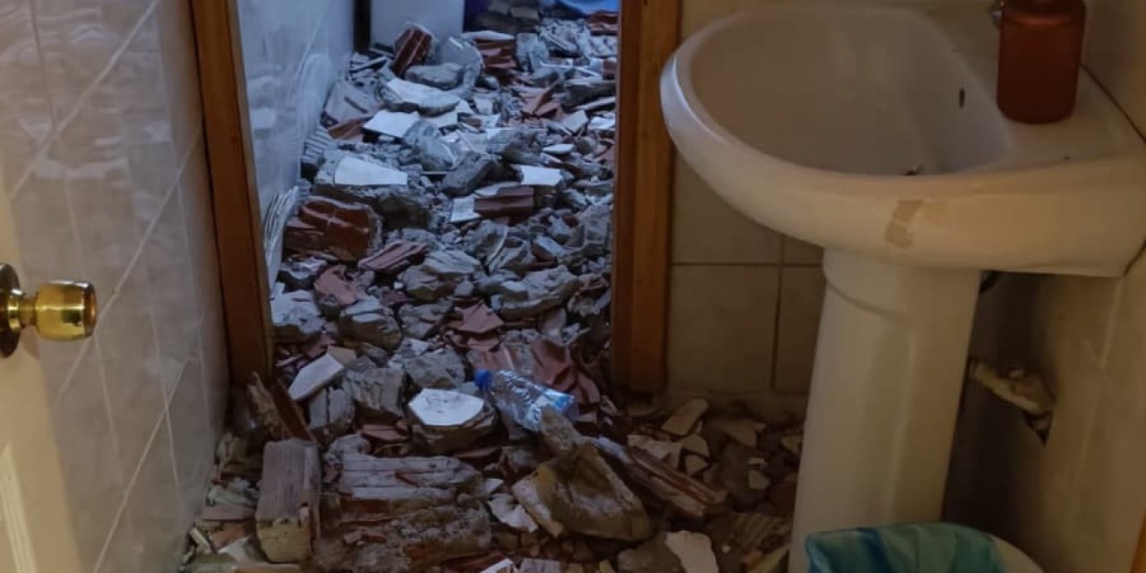 Telefonunu almak isterken havalandırma boşluğuna düştü