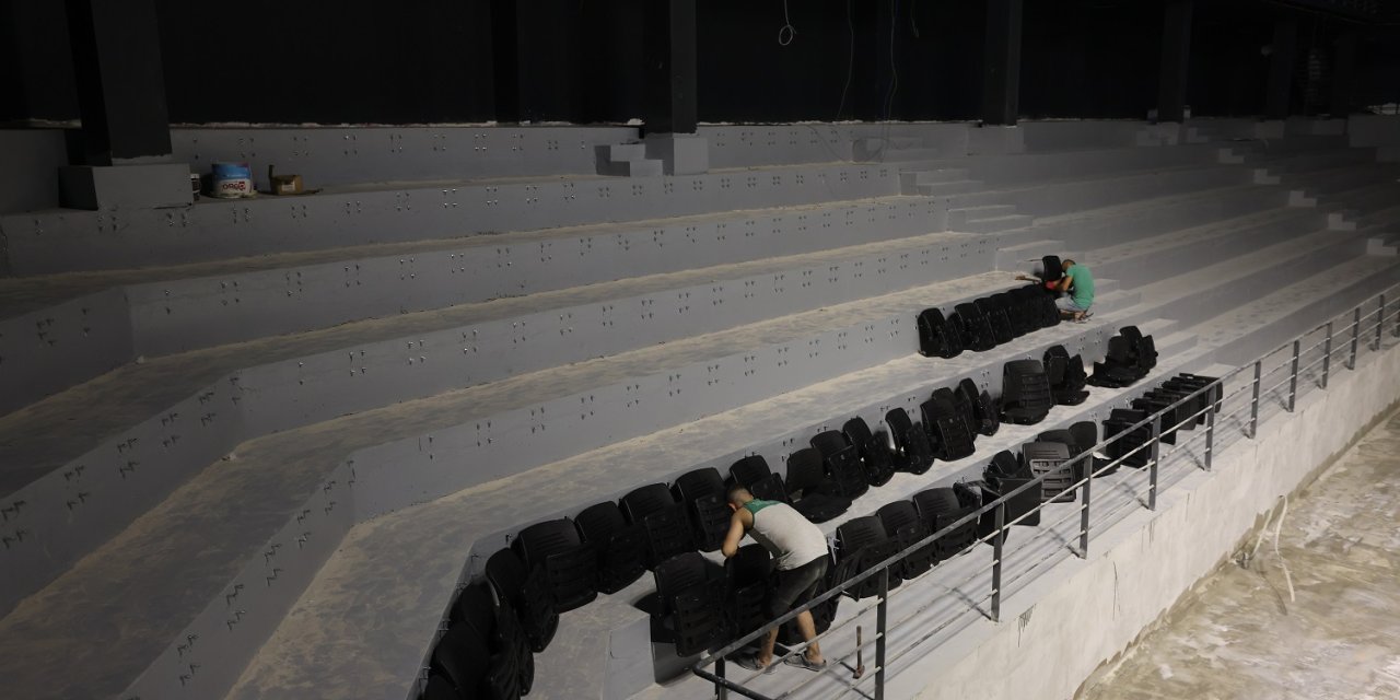 Kapalı Spor Salonu ve Sporcu  Fabrikası’nda koltuk montajı başladı