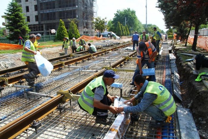 Akçaray tramvay projesi 12 koldan birden ilerliyor