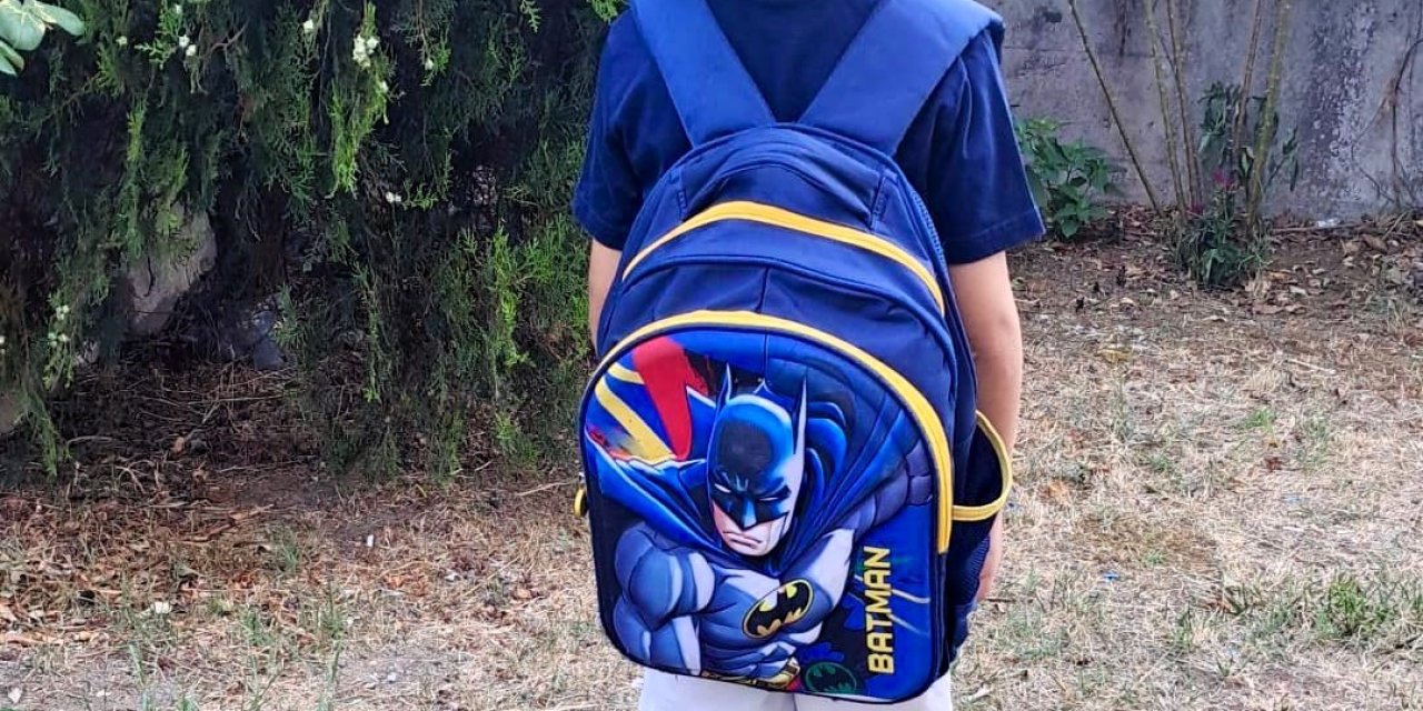 "Ağır çantalar skolyoz ve kamburluğa yol açabilir"