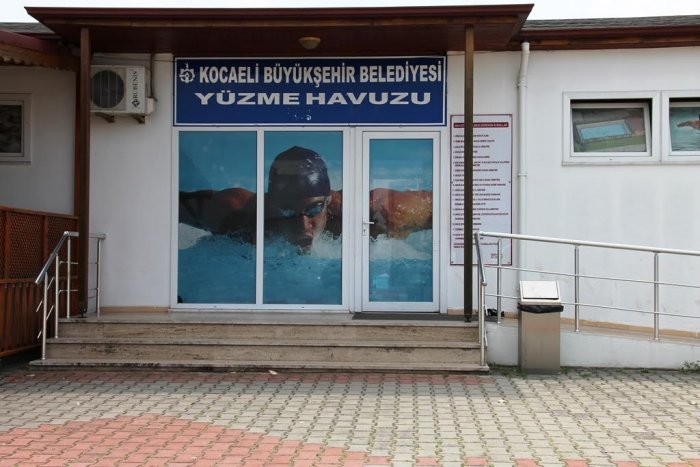 ocaeli, Büyükşehir’in havuzlarında serinliyor
