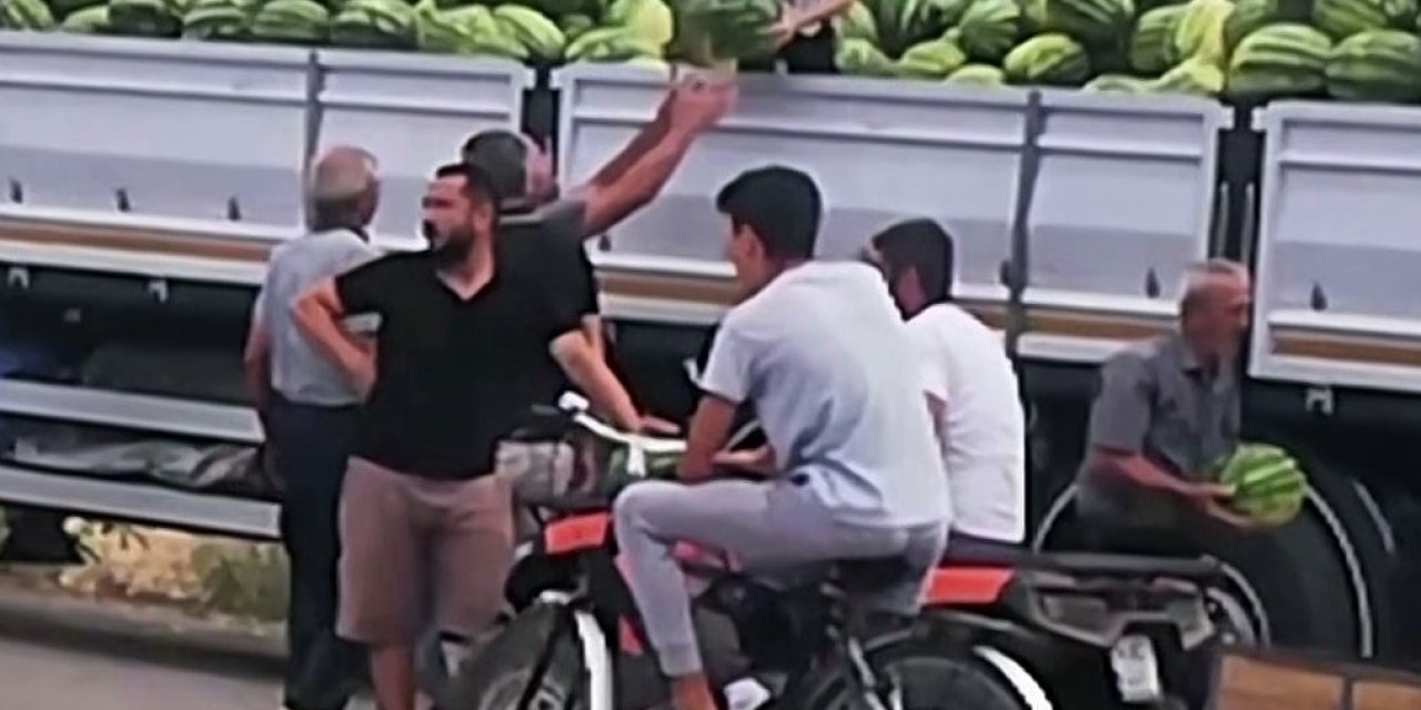 Bir tır dolusu karpuzu ücretsiz dağıttı