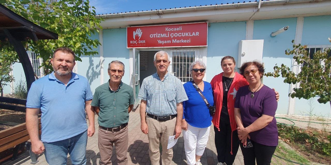 Otizmli bireylerin sorunlarını dinledi