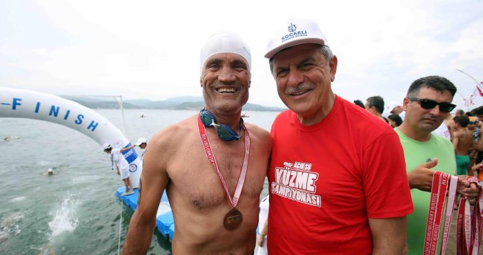 Halkımıza hizmet ediyoruz