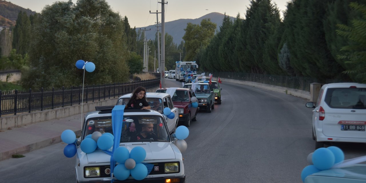 Nostaljik araçları sünnet  çocuklarına şehir turu