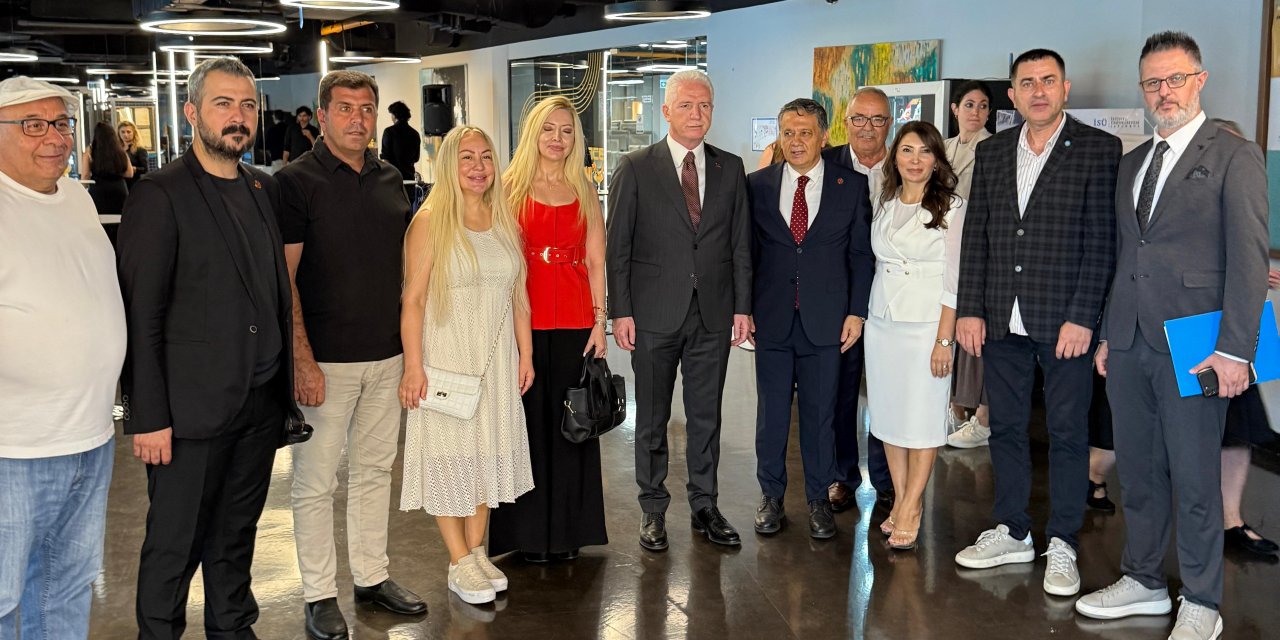 KGK’nin “Türkiye’deki Amerika” sergisini İstanbul Valisi açtı