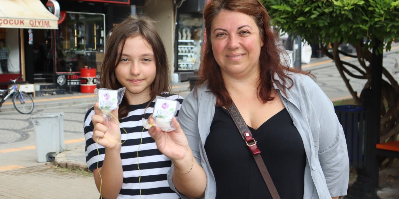 İzmitliler ağaçtan pişmaniye topladı!