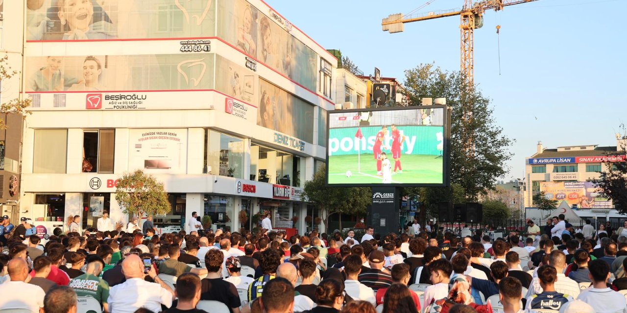 Gebze Kent Meydanı’nda Milli Maç Coşkusu!