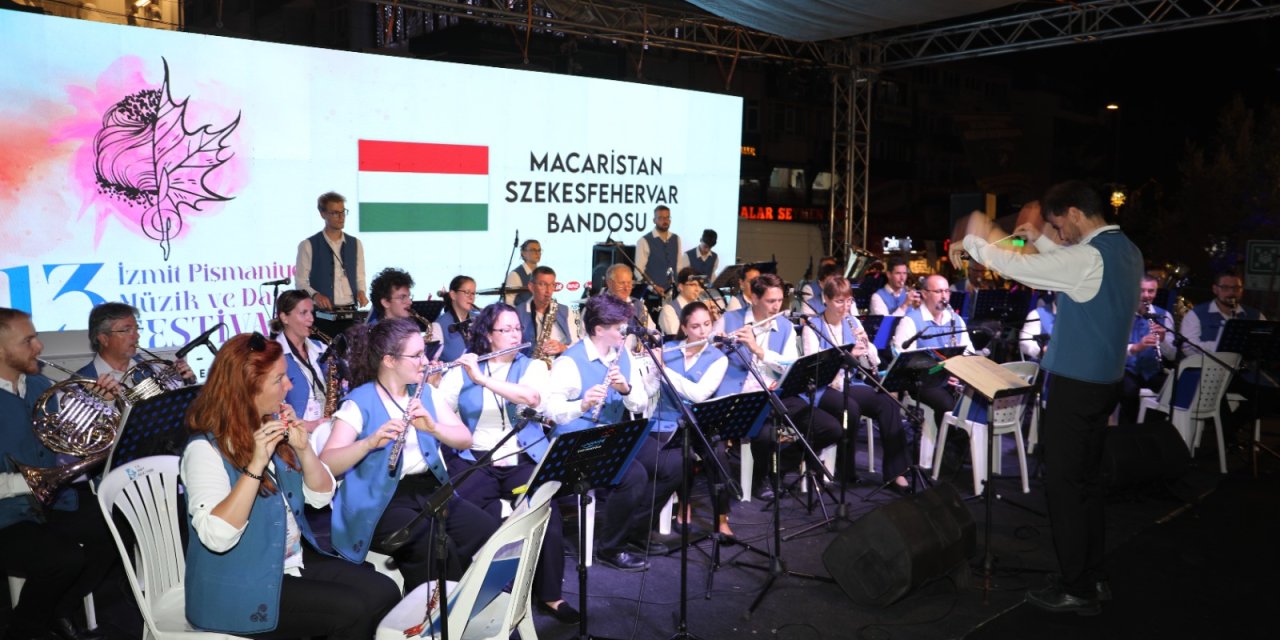 Bando ekipleri Festivale renk kattı