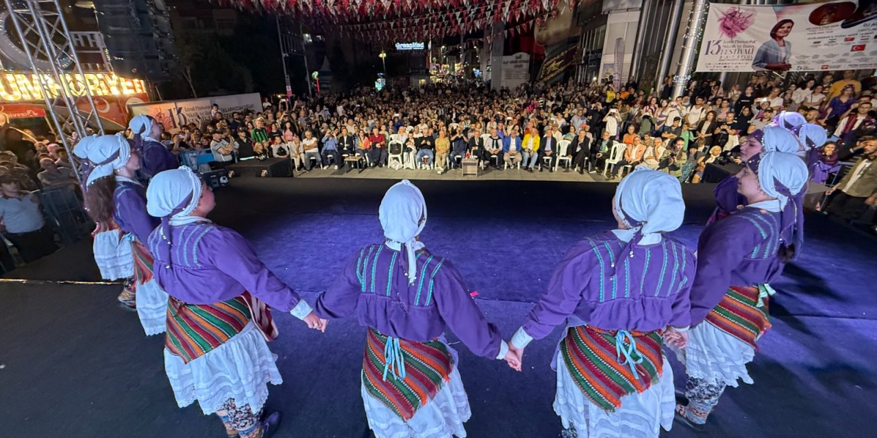 Halk dansları ekiplerinden  muhteşem performanslar