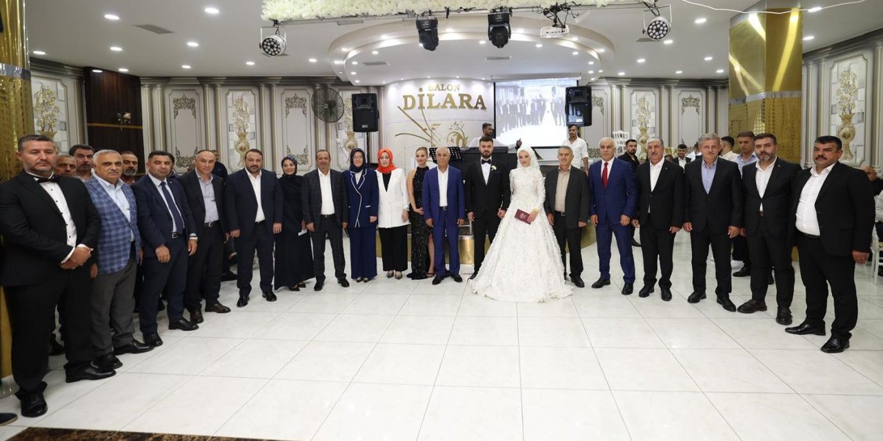 Enes Yaşar ve Senem Tiryaki dünyaevine girdi