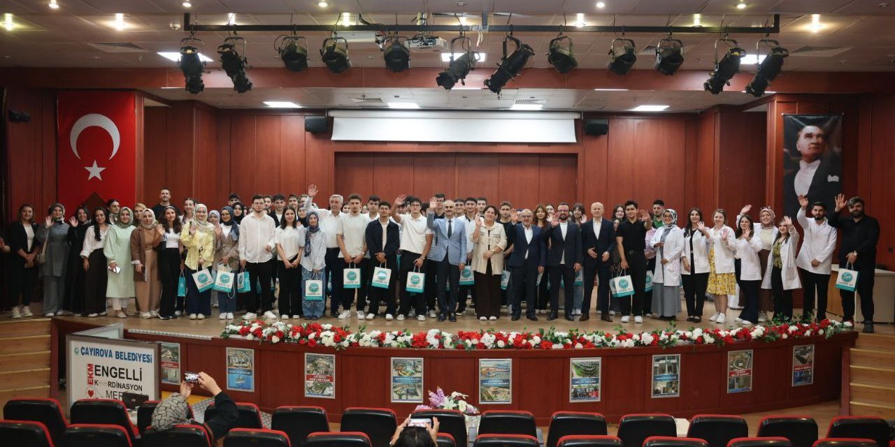 Çiftçi, üniversiteyi kazanan  öğrencilerle bir araya geldi
