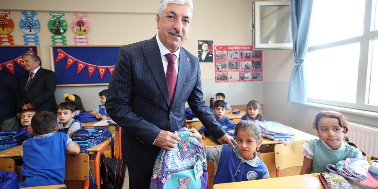 Ömeroğlu’ndan Öğrencilerine  Çanta ve Kırtasiye Desteği