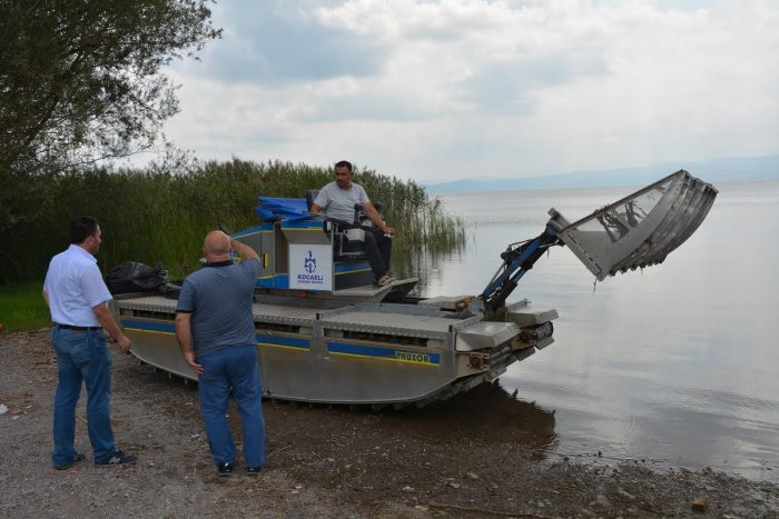 Sapanca gölünde temizlik çalışmaları