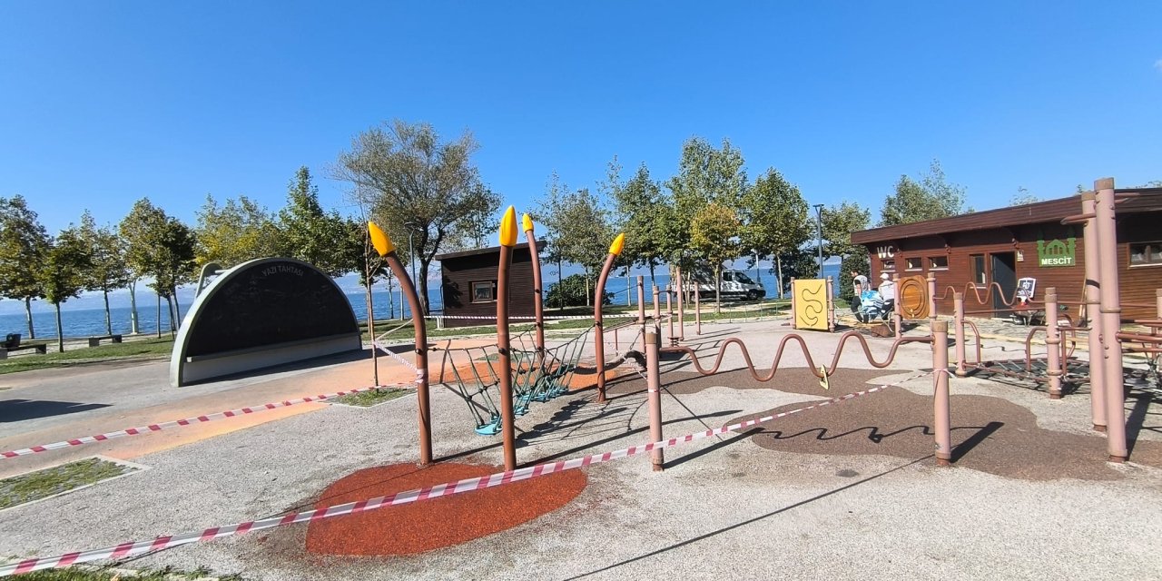 Karamürsel Ereğli Aktif Park’ın zemini yenilendi