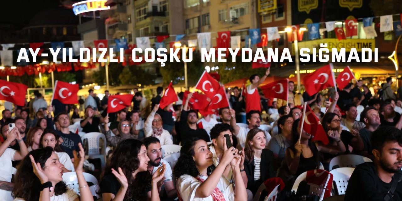 Ay-Yıldızlı coşku meydana sığmadı