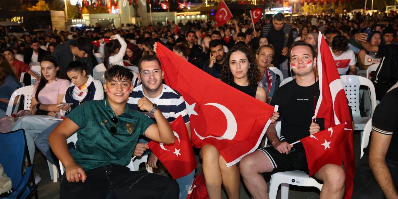 Kent Meydanında final heyecanı