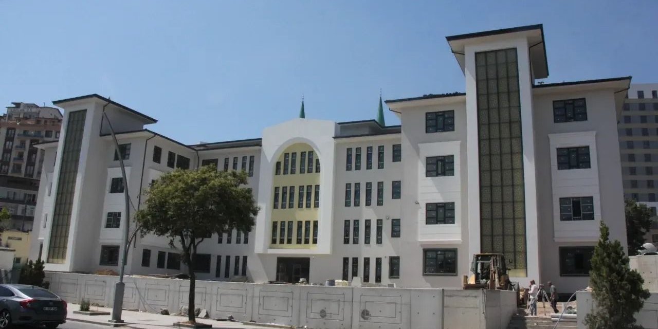 Mutlukent'teki Yeni Ortaokul  Kayıtları Tartışma Yarattı!