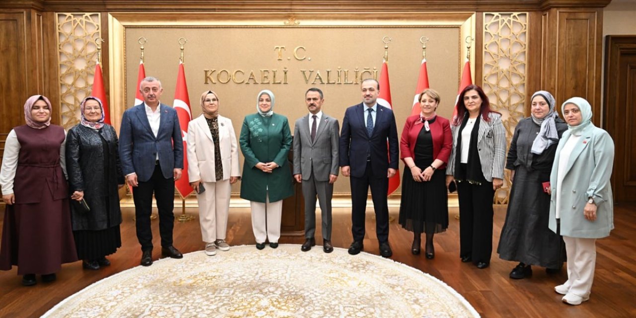AK Parti Kadın Kolları Ziyaret Etti