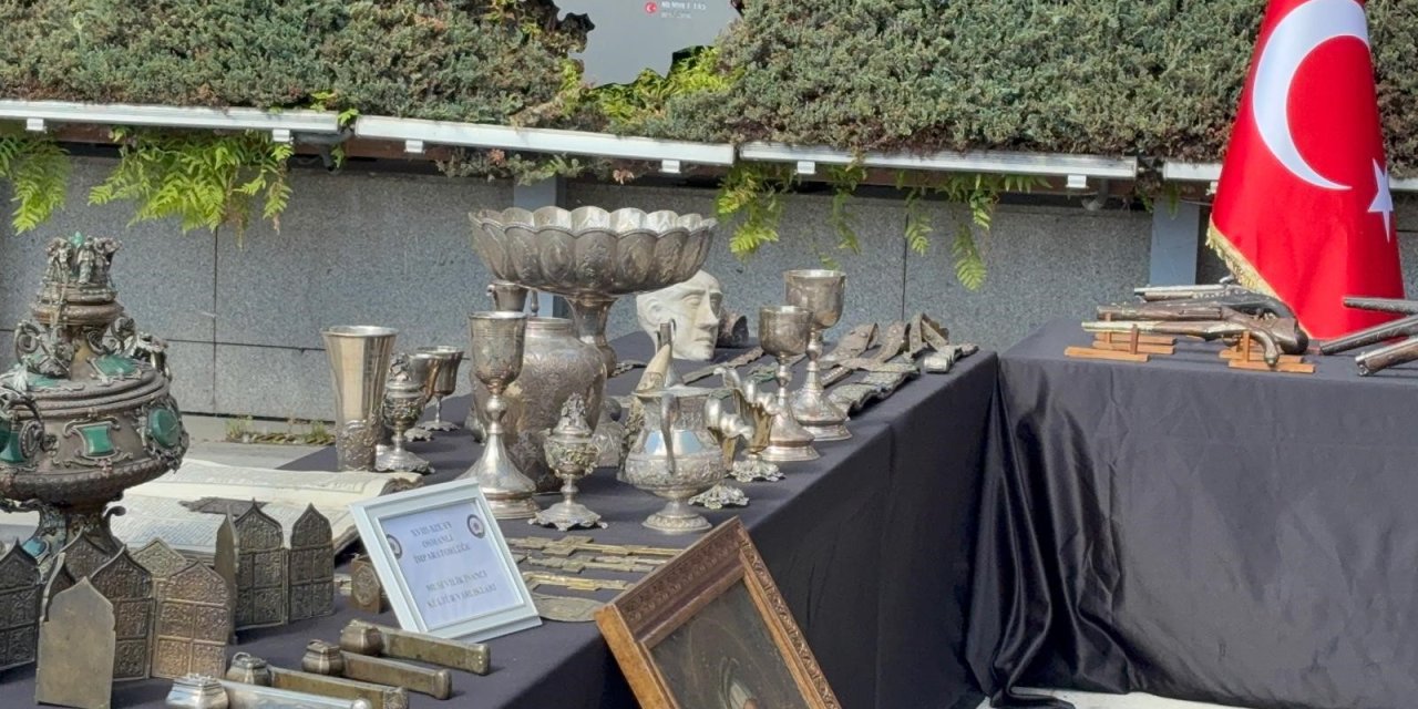 INTERPOL TARAFINDAN 20 YILDIR ARANIYORDU   Tarihi hat levha İstanbul'da ele geçirildi