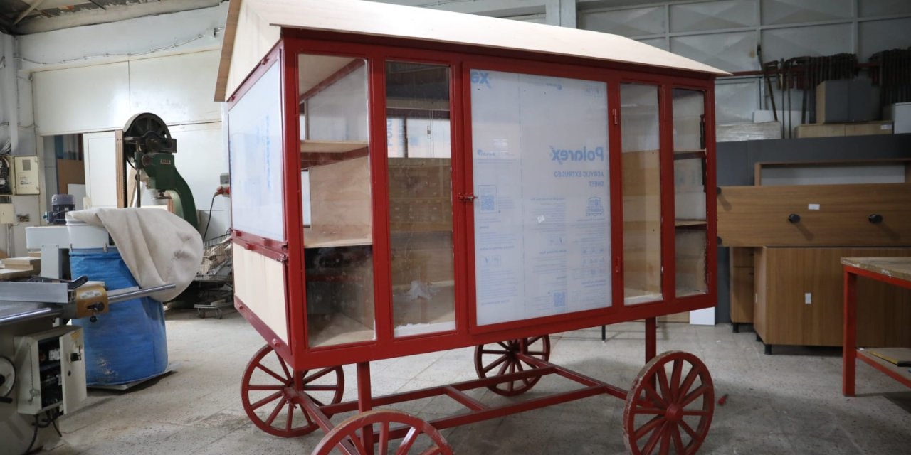 Atölyeler fabrika gibi üretmeye devam ediyor