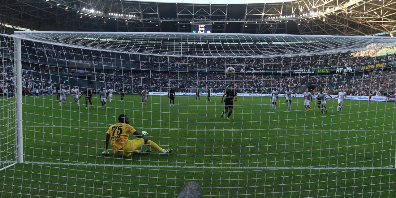 Trendyol Süper Lig: Kocaelispor: 1 - Çaykur Rizespor: 1 (İlk yarı)