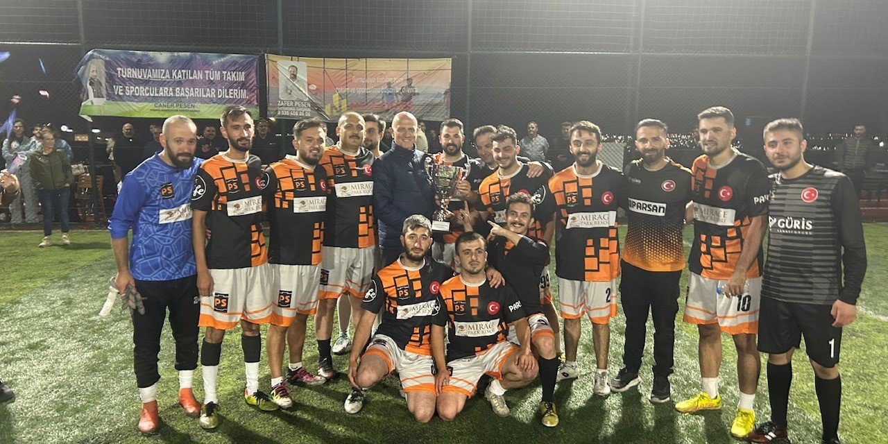 Parsan futbol takımı şampiyon oldu
